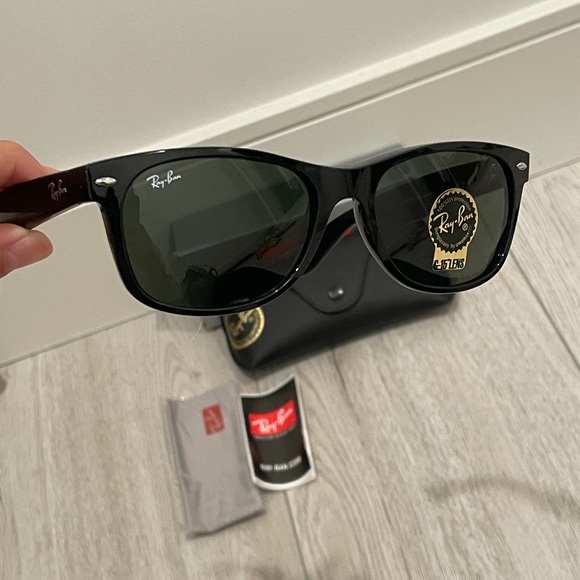 Ray-Ban Accessories - NWT Authentic Ray-Ban Wayfarer Sunglasses